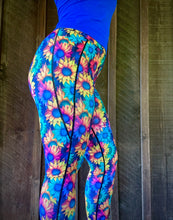 Load image into Gallery viewer, Patterned Yoga Pants