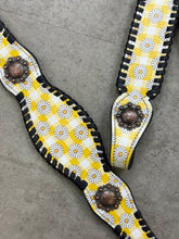 Load image into Gallery viewer, Daisies Tack Set