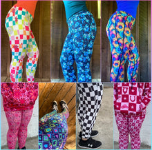 Load image into Gallery viewer, Patterned Yoga Pants