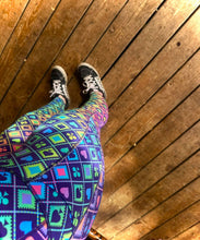 Load image into Gallery viewer, Patterned Yoga Pants