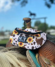 Load image into Gallery viewer, Cowhide Sunflower Saddle Pouch